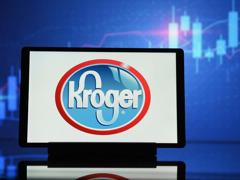 Kroger raises lower end of annual sales forecast