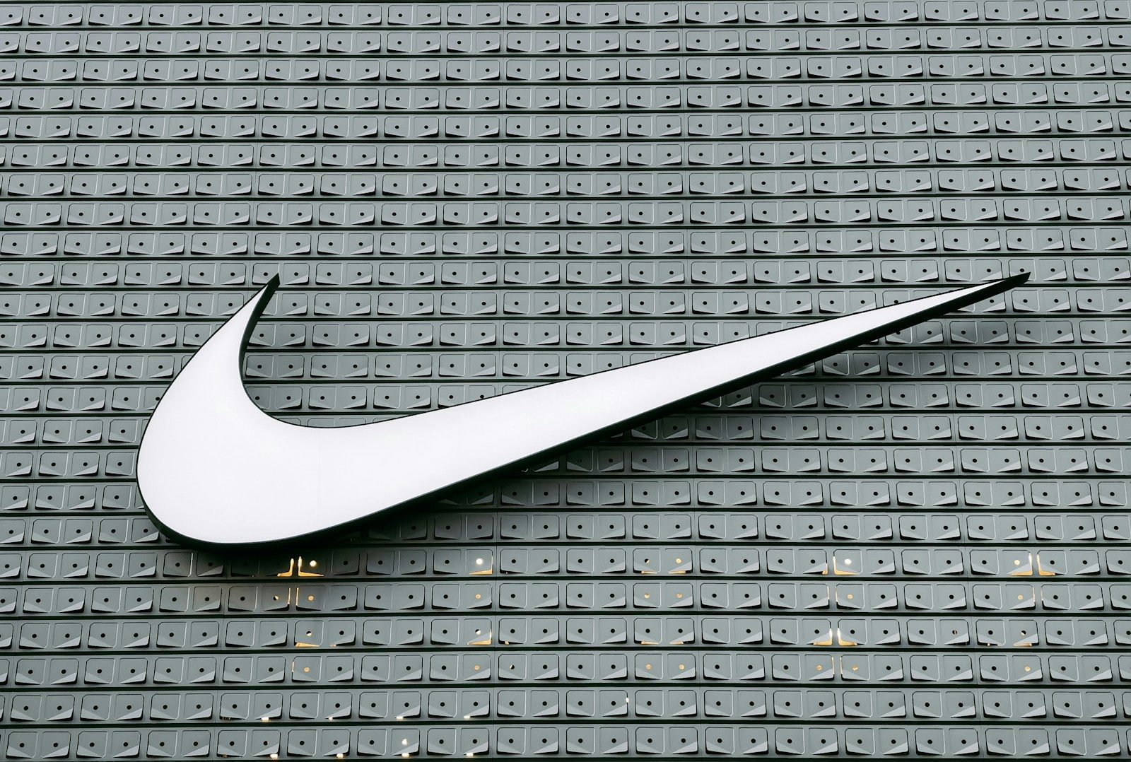 Nike pulls controversial Boston Marathon sign